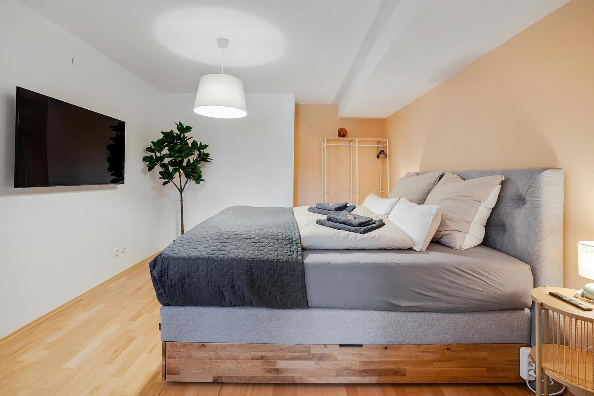 Urban Jungle Design - Historic City Center With Free Parking & Panoramic View By Hero Homes Graz Extérieur photo
